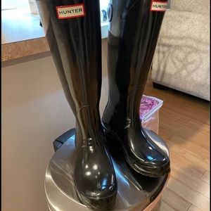 Size 7 Hunter Boots perfect condition!  Socks included